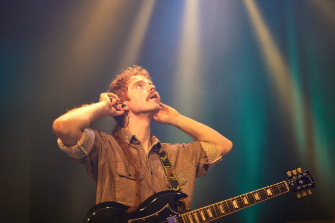 In-Ear Monitor (IEM) Sân Khấu: Cách Hoạt Động Và Cấu Trúc Hệ Thống