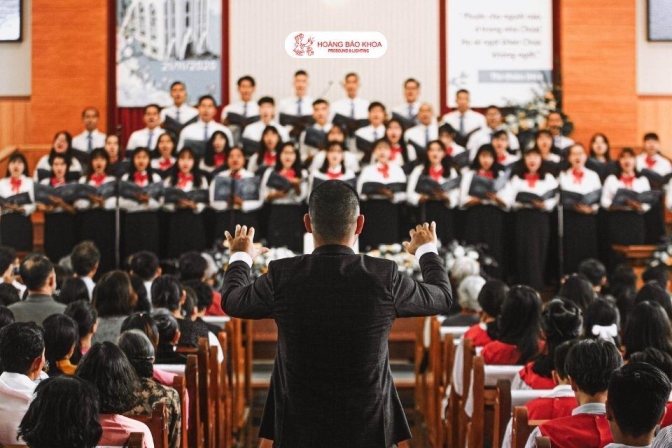 Lý Do Ca Đoàn Thường Ưu Tiên Micro Có Dây Sennheiser