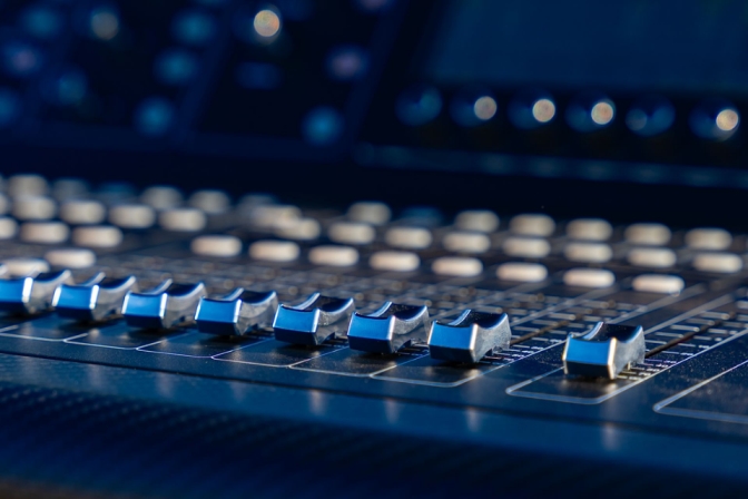 Mixer Analog Và Mixer Digital Khác Nhau Thế Nào Khi Sử Dụng Thực Tế?