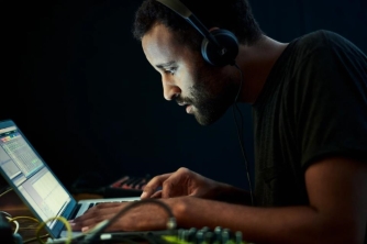 Tai Nghe Sennheiser HD 25 Light Cho DJ Và Audio