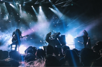 Điều Gì Giúp Âm Thanh Live Show Lớn Luôn Rõ Và Đồng Đều Cho Mọi Khán Giả?